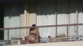 ડિપિંગ naked milf pics વ્યક્તિ તે ચુંબન કરેલા ચરબીવાળી છોકરીના મોટા ટિટ્સ પર સ્ખલન કરે છે