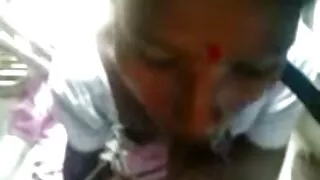 સફેદ ડ્રેસમાં લાલ kendra lust pics પળિયાવાળું છોકરી તેના ચહેરા પર એક વ્યક્તિ બેઠા, તેને ચાટવા માટે