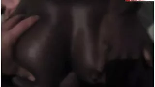 પૂલમાં ત્રણ યુવાન સુંદરીઓના ચુંબનને ચુંબન nude sex image કર્યું